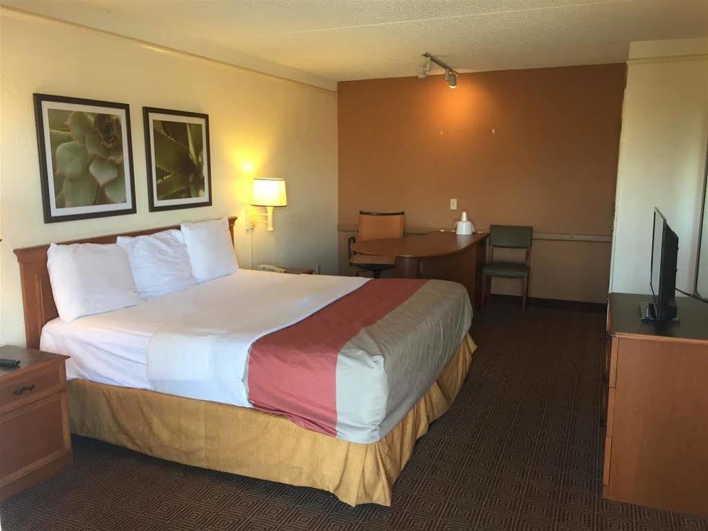 Econo Lodge Del City Eksteriør bilde